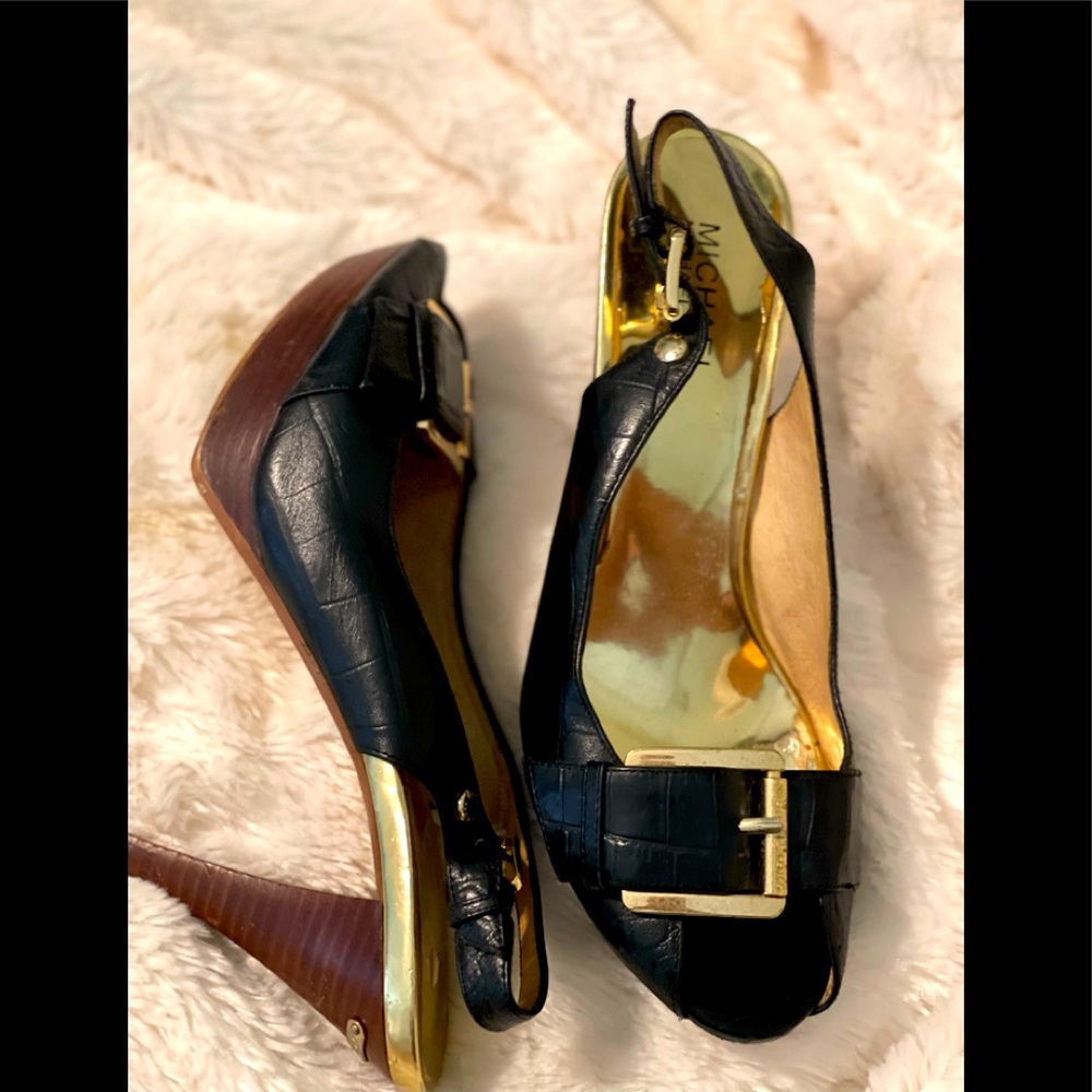 ✨Michael Kors platform heels 🖤